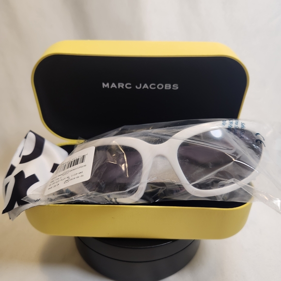 Marc Jacobs Cat Eye Unisex NWOT White And Black Sunglasses - Picture 3 of 9